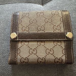 Authentic vintage GG Gucci trifold wallet